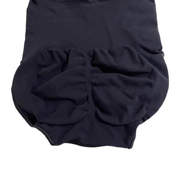 Skims Sculpting Mid Waist Brief Black Size S/M Shapewear Seamless Butt Lifting - Picture 6 of 8